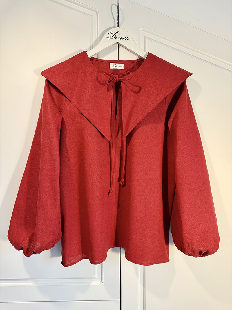 Bluza cu guler ascutit mare