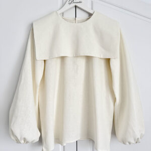 Bluza cu guler patrat alb